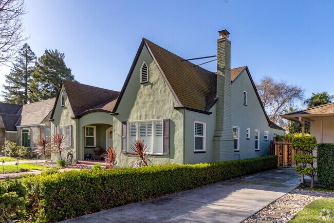 Beautiful Tudor style home in Hyde Park.
