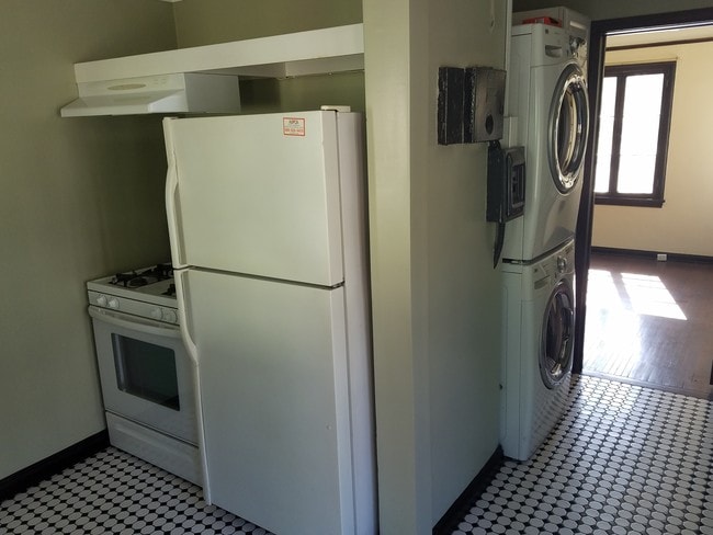 2137 Vine St unit 2137VineSt.90068, Los Angeles, CA 90068 - photo 7