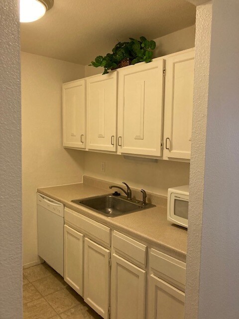 1250 Golden Cir unit 112, Golden, CO 80401 - photo 6