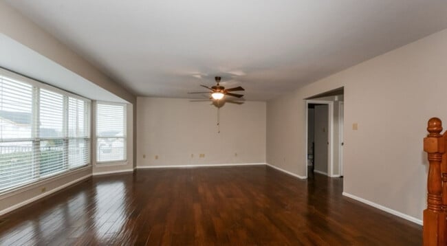 805 Arlington Glen Dr, Fenton, MO 63026 - photo 2