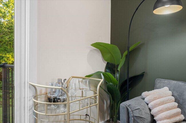 2005 Clarksdale Dr unit ID1241753P, Charlotte, NC 28206 - photo 3