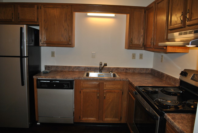 Plaza Square Apartments, New Albany, IN 47150 - photo 2