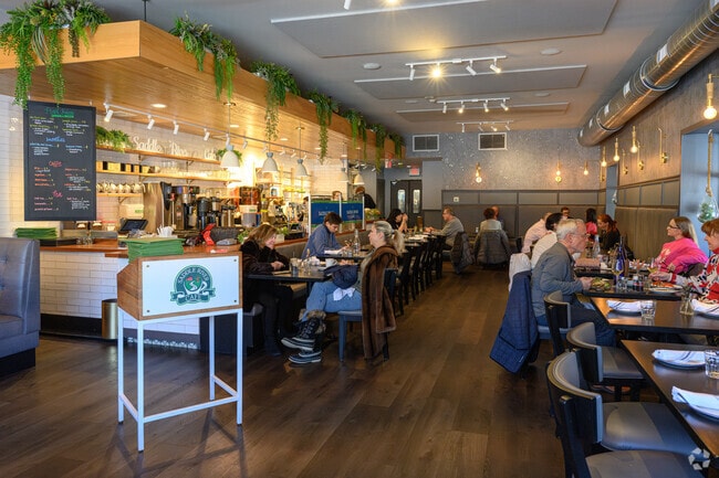 Saddle River Café offers casual fare next to the Saddle River Inn.