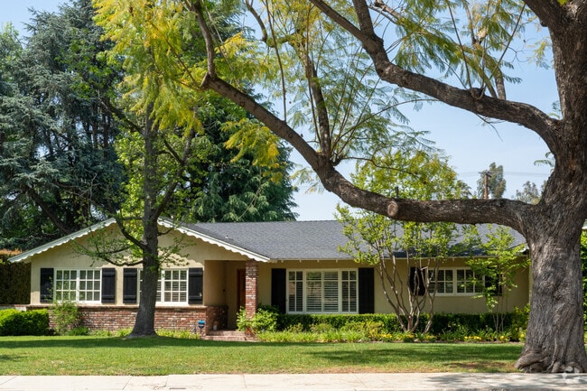 Single-story Craftsman homes appear across the South Hills neighborhood.