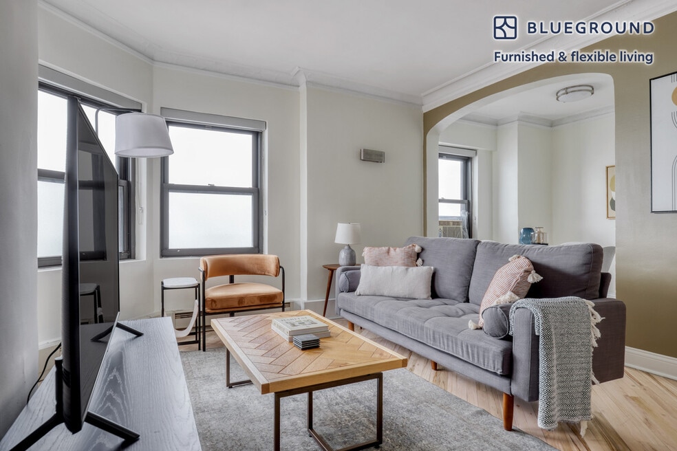 1400 N Lake Shore Dr unit FL8-ID914, Chicago, IL 60610 - photo 1