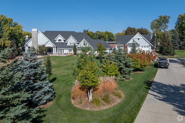 Old Orchard is where Sioux Falls residents move when they want to stretch their legs.