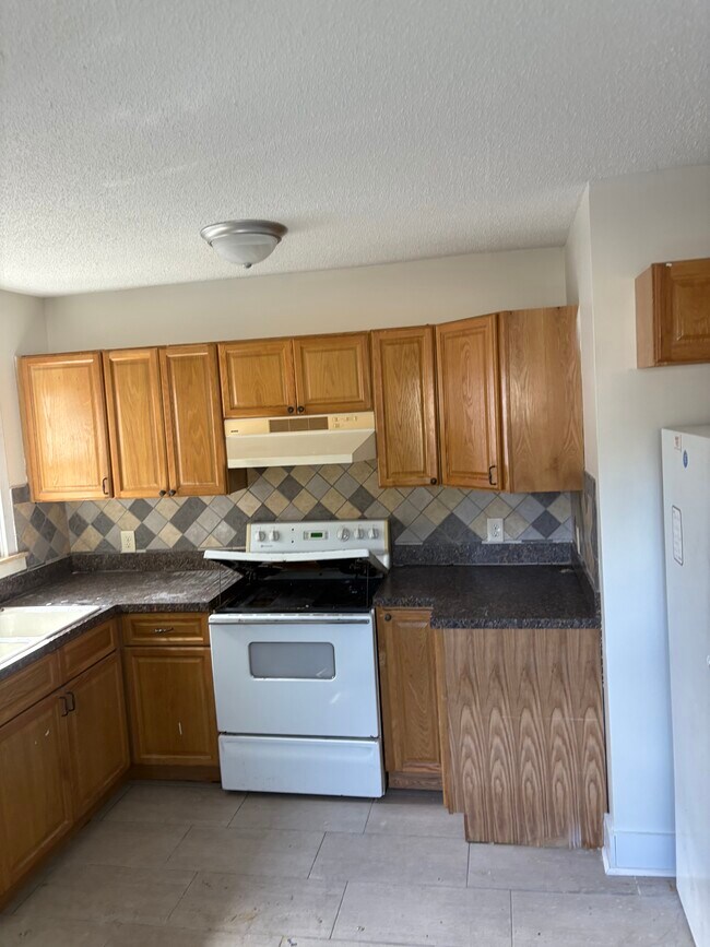 617 W 41st St, Savannah, GA 31415