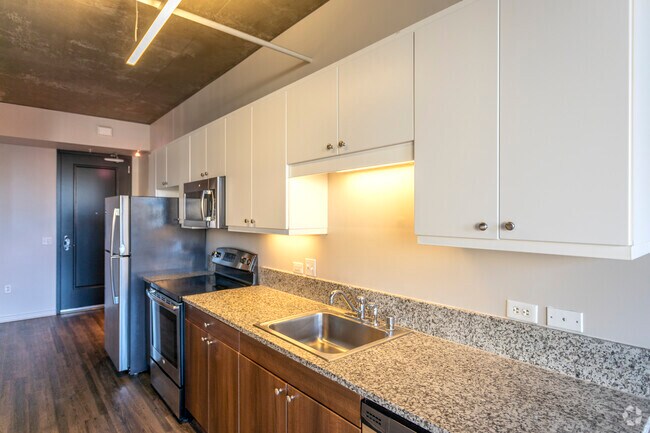 Studio - 1BA, 737SF