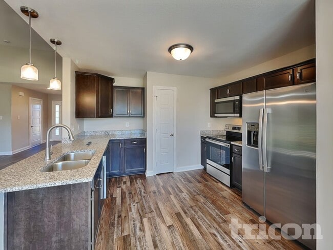 1085 Dublin Dr, Clarksville, TN 37042 - photo 5