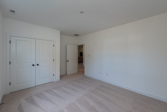 1062 Round Meadow Dr, Christiansburg, VA 24073 - photo 4