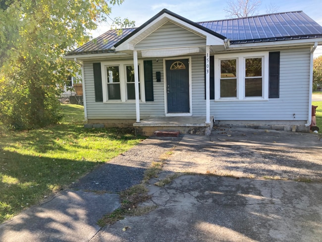 1503 E Millard St, Johnson City, TN 37601 - photo 2