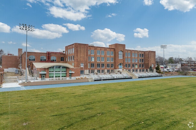 67% of students at Maplewood Richmond Heights High are at least proficient in Reading.