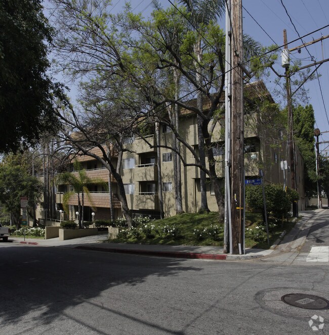 1011 N Palm Ave, West Hollywood, CA 90069 - photo 2