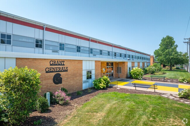 U.S. Grant Middle School serves grades 6-8 in Springfield, IL.