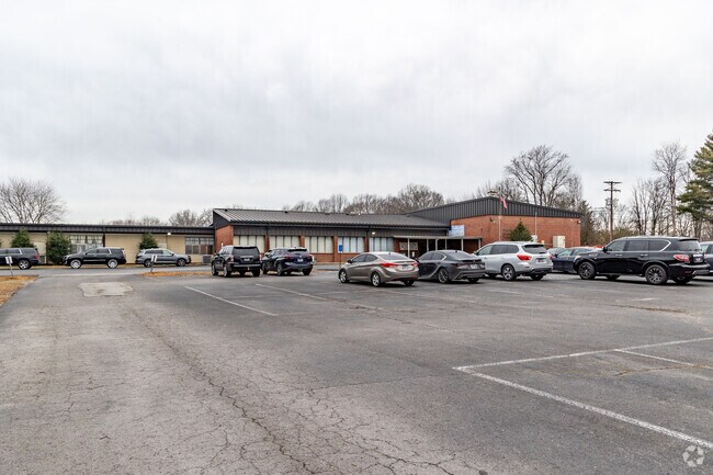 Fairlane Elementary is located at 305 Fairlane Dr, Lafayette, TN 37083.