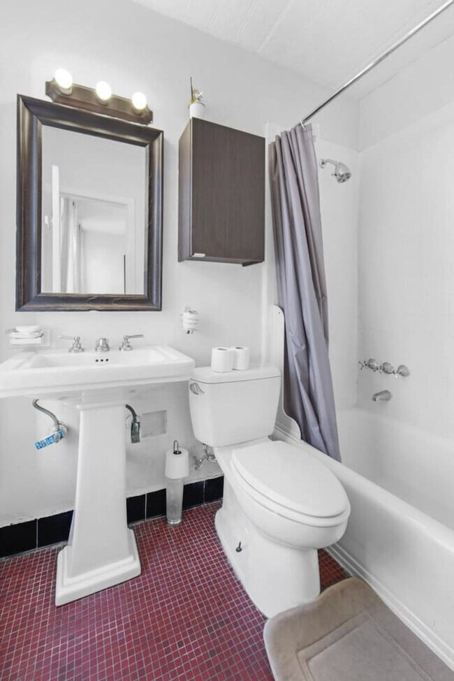 181 W 4th St unit ID1302124P, New York, NY 10014 - photo 3