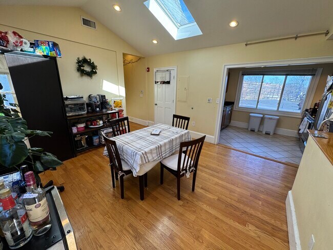 206 Holland St unit 2, Somerville, MA 02144 - photo 2