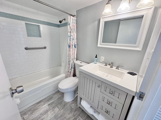 201 Rudee Loop Connector unit ID1353268P, Virginia Beach, VA 23451 - photo 3