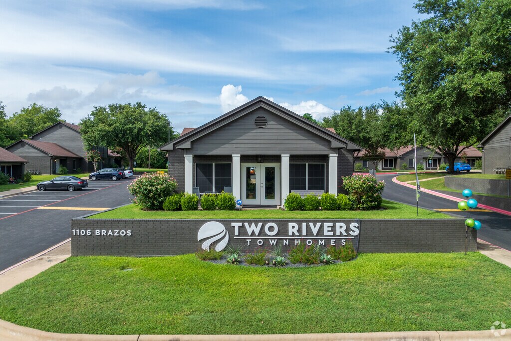 Two Rivers Townhomes 1106 Brazos St, Marble Falls, TX