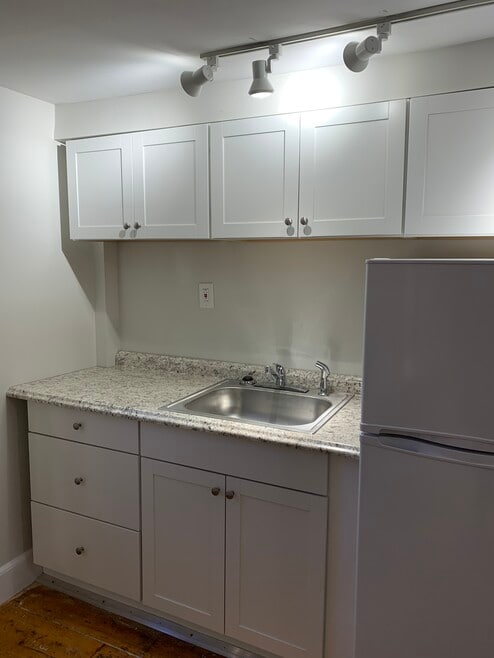 11 Milk St unit 3, Newburyport, MA 01950 - photo 1