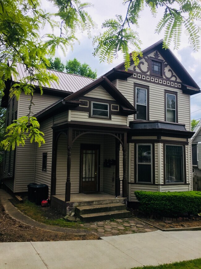 404 Scammel St Unit 2, Marietta, OH 45750