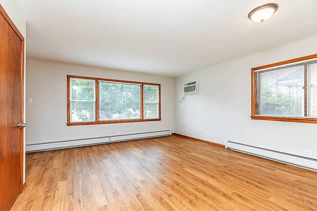 5752 W Park Ave unit 1-S, Cicero, IL 60804 - photo 3