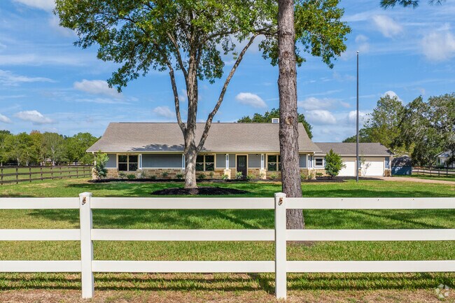 Ranch-style homes in Manvel feature large, shaded yards for outdoor activities.