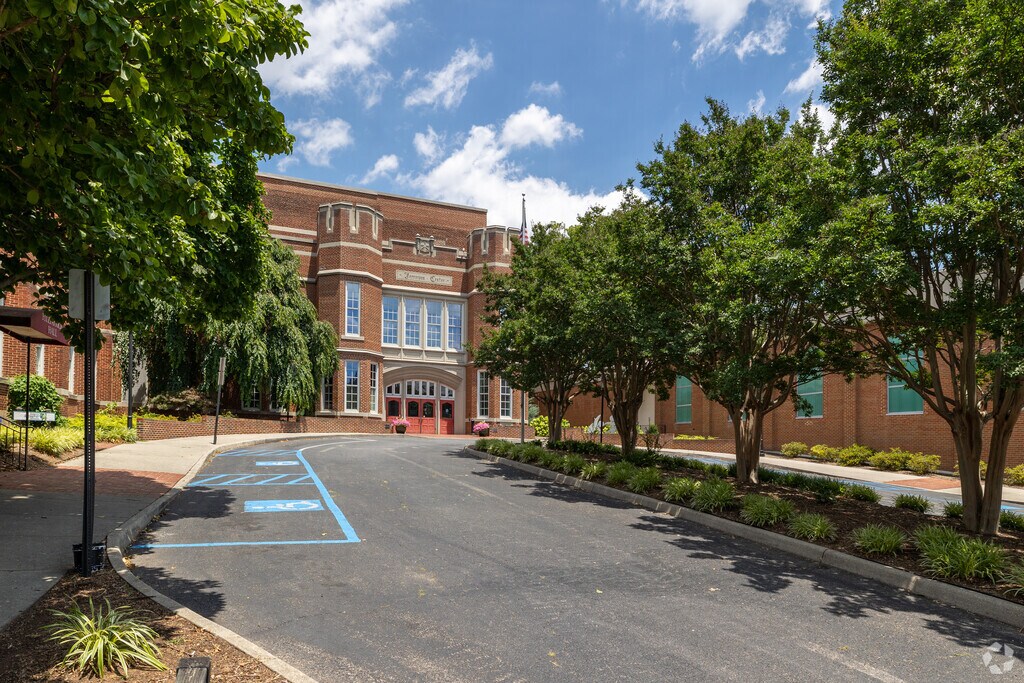 New Vista Montessori School is a private school in Roanoke and has a student population of 6.