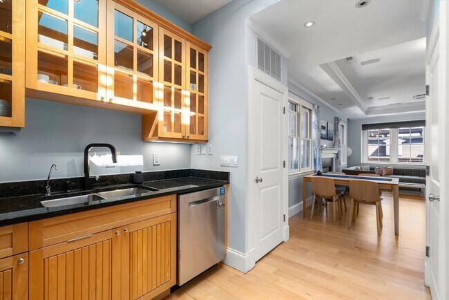 43 Worcester St unit 9, Boston, MA 02118 - photo 3