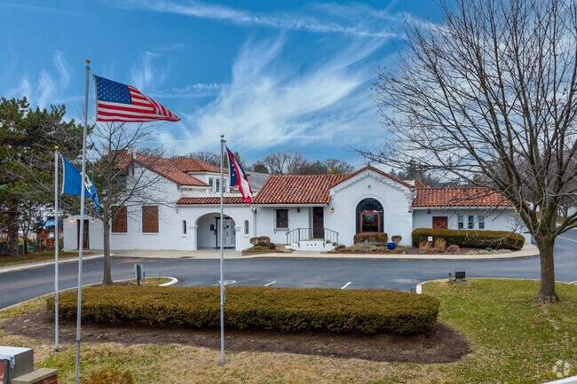 Julian & Marjorie Lange School has a student to teacher ratio of 15 to 1.