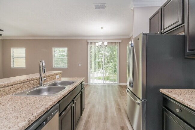 9325 Aplomado Cir, Jacksonville, FL 32210 - photo 6