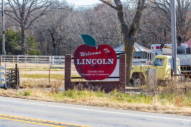 Lincoln is a small town in far north west Arkansas near the Oklahoma border.