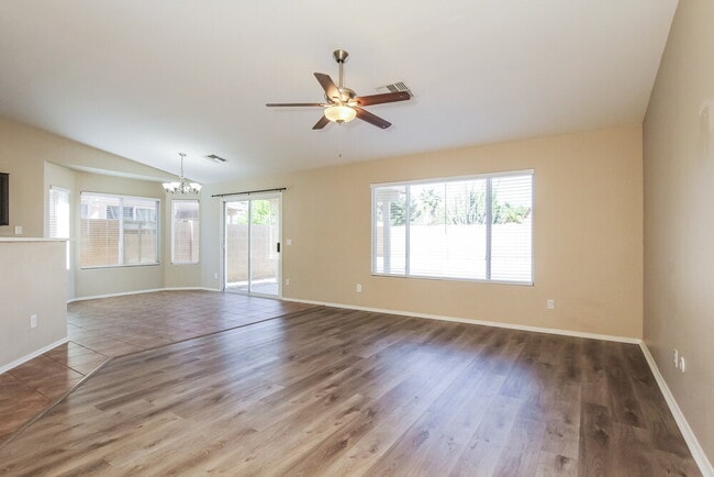 15316 W Laurel Ln, Surprise, AZ 85379 - photo 3