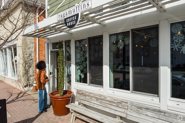 Great coffee, and a classy interior awaits at Ragamuffins Coffee House.