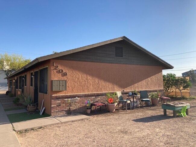 1209 E Adams St unit 2, Phoenix, AZ 85034 - photo 2