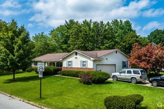 Single story ranch homes are common throughout the Walnut Hills community as well.