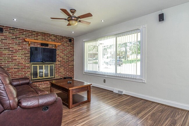 9310 Radio Dr, Saint Louis, MO 63123 - photo 3