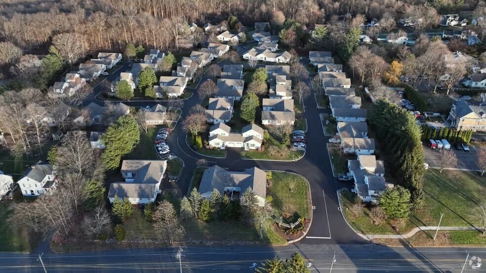 5 Cider Mill Ln, Trumbull, CT 06611 - photo 2