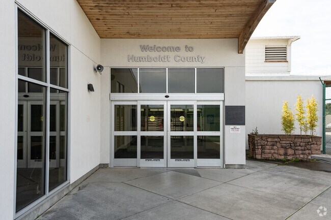 Commute from Rosewood by air through the Arcata-Eureka Airport.