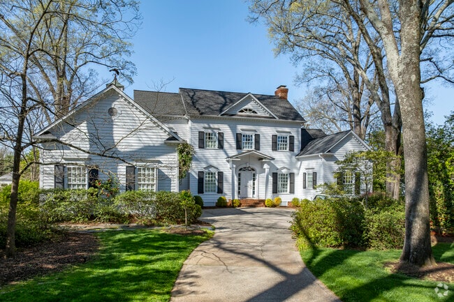Most homes in Myers Park have incredibly manicured lanscaping.