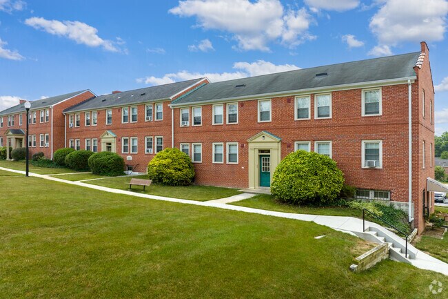 Lochwood Apartments in Woodbourne Heights have many units in the community.
