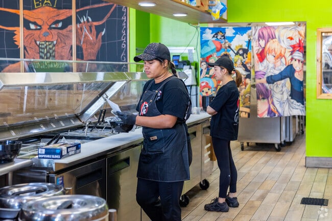 Gung Ho provides Knollwood Estates residents sushi and poke bowls.