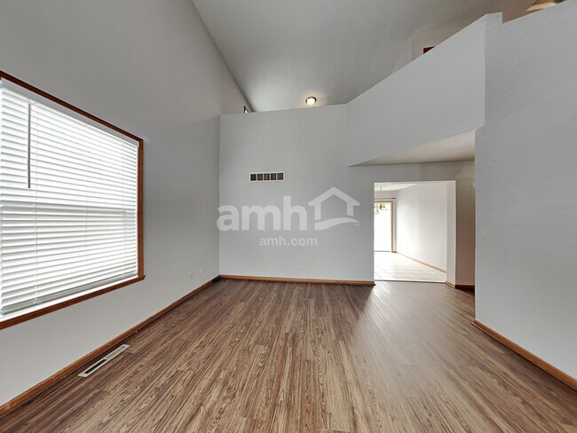 3042 Bauer Dr, Machesney Park, IL 61115 - photo 6