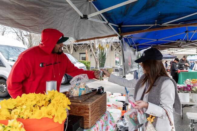 Fresh cut floral bouquets can be found at the Downtown Pleasanton Farmer's Market.