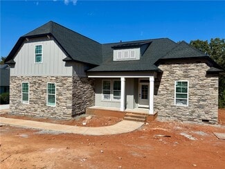 2627 Dog Leg Ln, Seneca, SC 29678