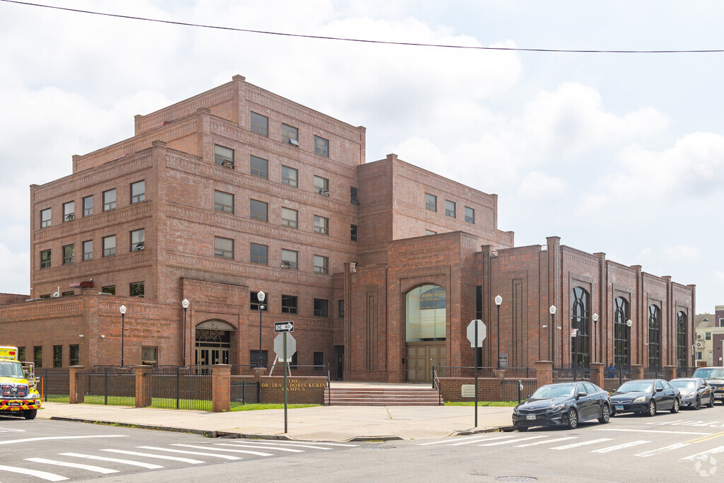 Mesivta Chofetzm Chaim is a private, all-boys Jewish school located in Queens, NY.