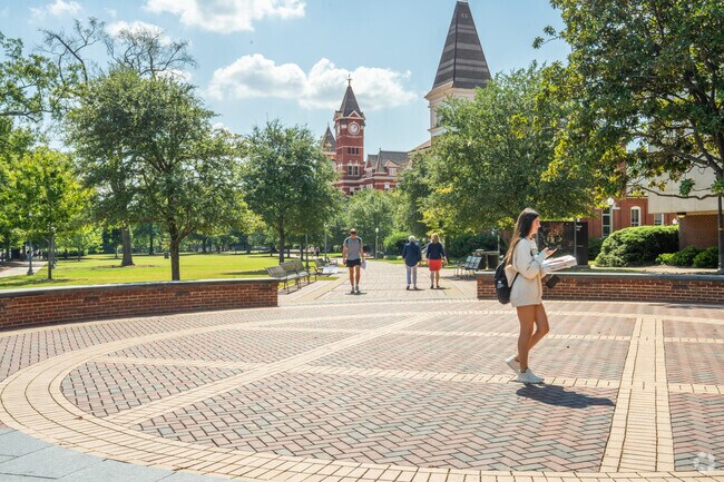 Many residents in Cloverleaf attend or work at Auburn University.