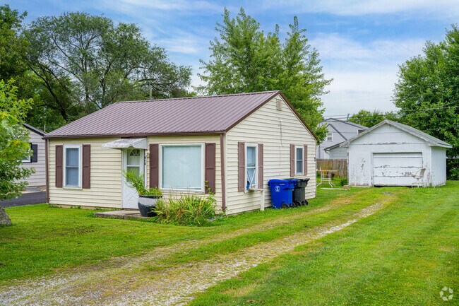 The majority of homes in Darrough Chapel are one story, such as this cottage.