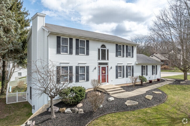 Many Colonial-style homes are located in the Chateau Hills neighborhood.