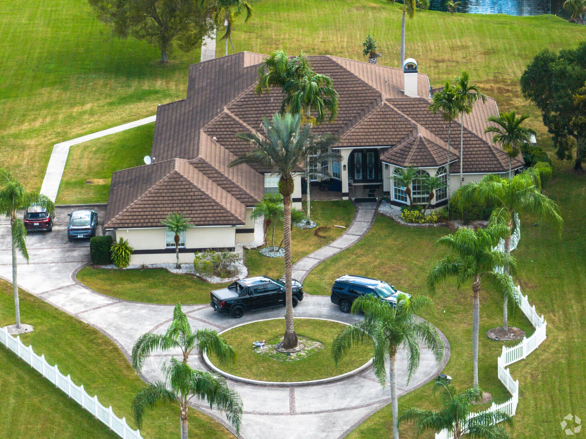 Several of the large houses in Oak Hill Village feature a circular driveway.